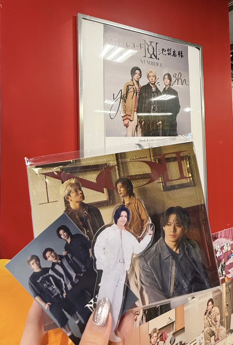 タワレコ池袋店のパネル、 反射するので撮るのめっちゃ難しいです