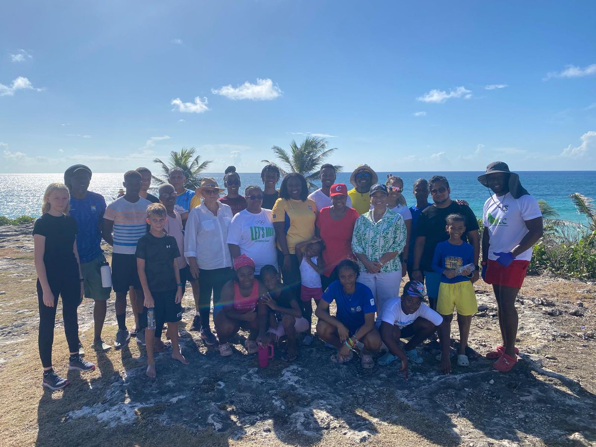At the invitation of the Barbados Olympic Association, staff from the Cuban State Mission, participated in International Coastal Cleanup Day.

An excellent and inspiring initiative to promote environmental awareness and social responsibility through sport.