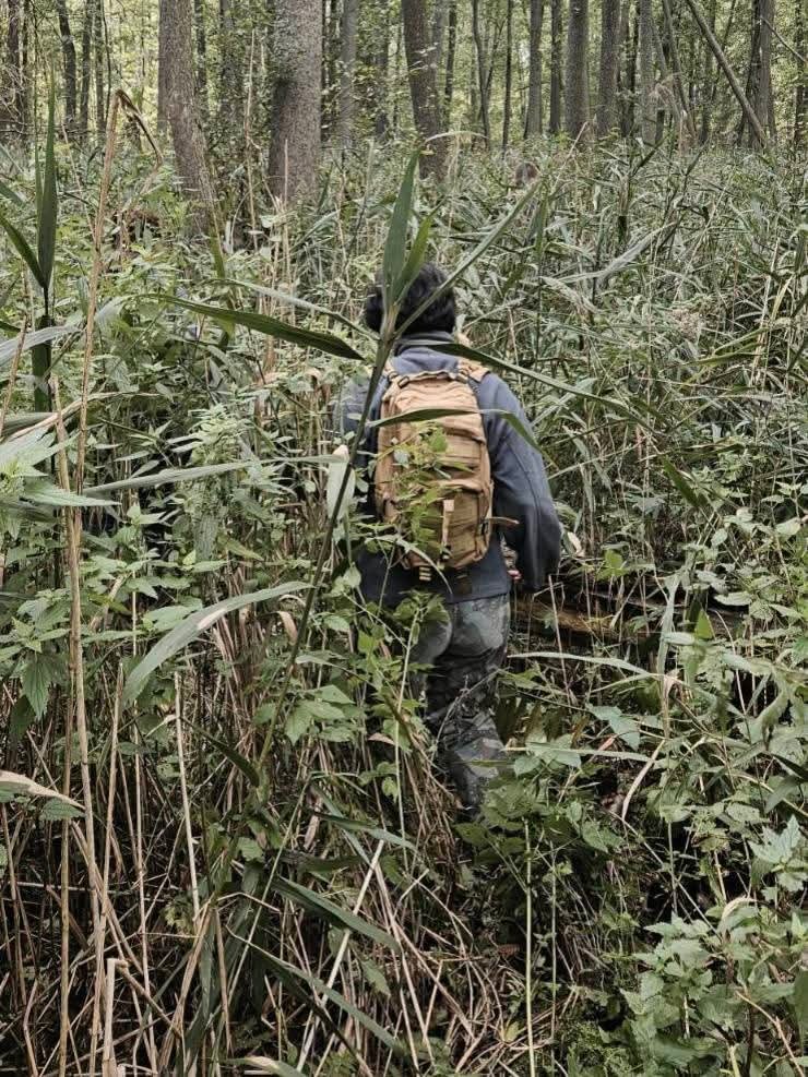 Poszukiwania zaginionego 17-latka z Pakistanu

Zgłoszenie o zaginięciu nastolatka, który od 5 dni nie dawał znaku życia, zostało przekazane do KPP Hajnówka. Dyżurny został poinformowany o wejściu ekipy poszukiwawczej do lasu w ostatniej znanej lokalizacji chłopaka.