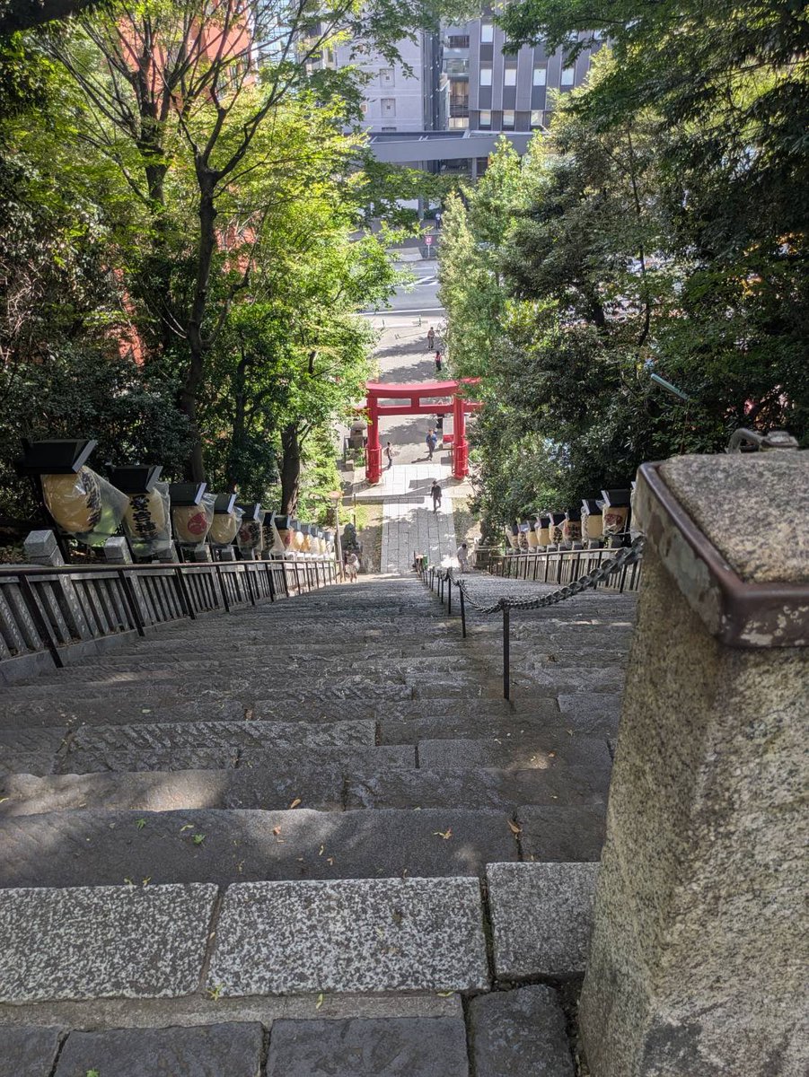 お疲れ様です🌈
涼しくなっていい気持ちですね！

お休みの間に同僚が愛宕神社に行ってくれました！東京へはなかなか行けないので、写真をもらって待ち受けに✨
皆さんにもパワーが伝わりますよう！

#企業公式さんと繋がりたい 
#企業公式相互フォロー祭り 
#愛宕神社 
#パワースポット