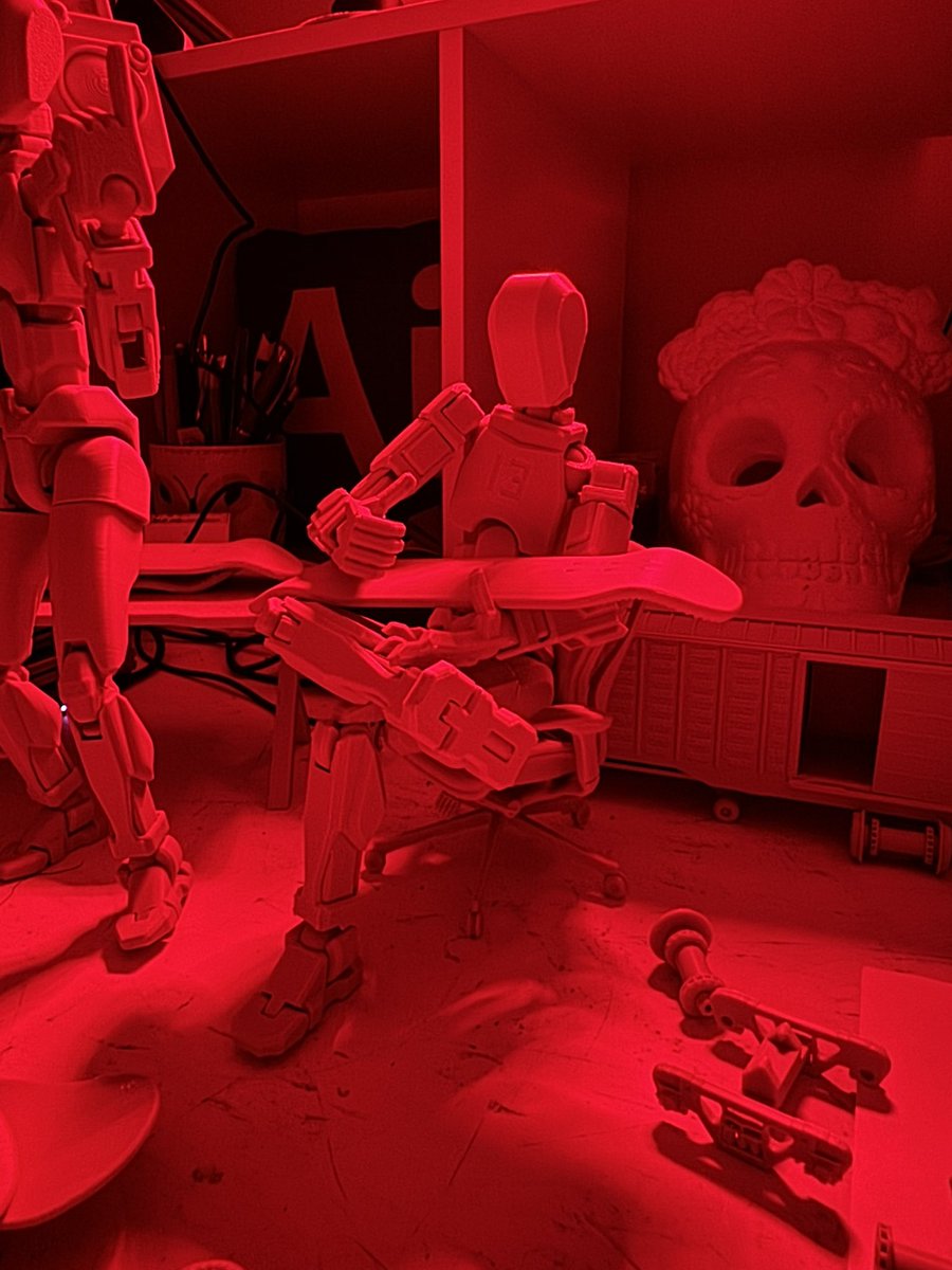 Having too much fun with the <a href="/Snapdragon/">Snapdragon</a> neon light. 
We’re ready for #SnapdragonSummit!