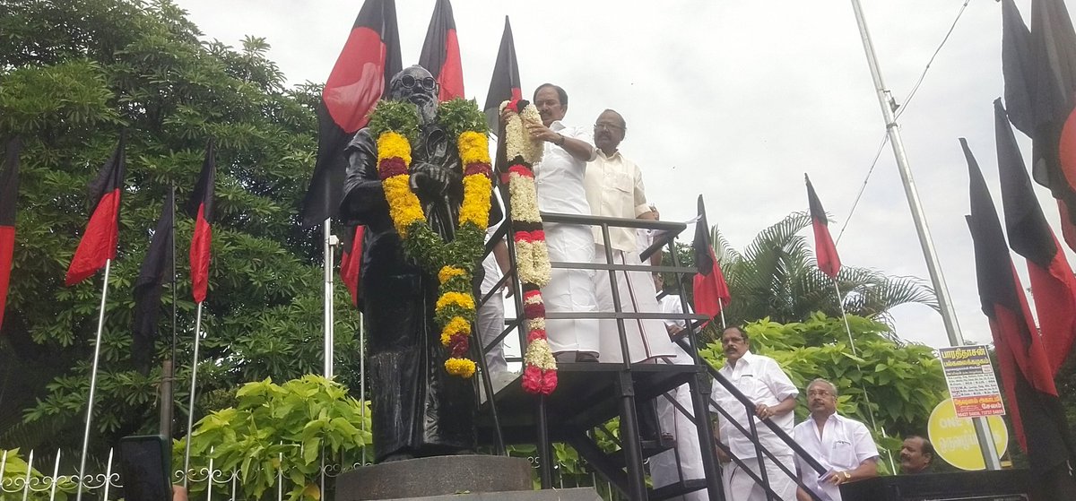 needivarman's tweet photo. எங்கள் மத்திய மாவட்ட செயலாளர் அண்ணன் மாண்புமிகு எங்கள் குடும்பத் தலைவர் சுற்றுலாத்துறை அமைச்சர் அண்ணா அவர்களின் புகழ் என்றும் ஓங்குக https://t.co/Lf5b3ghIml