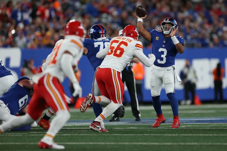 daynewstv's tweet photo. In a battle of the defeated, the #KansasCity Chiefs finally claimed victory. For the first time since Jan. 26 – and the first time this season – the Chiefs are in the win column with a 22-9 victory. #GiantsFootball #NFL #ChiefsKingdom https://t.co/zdJIfVyssJ https://t.co/DC4dVNTTg1