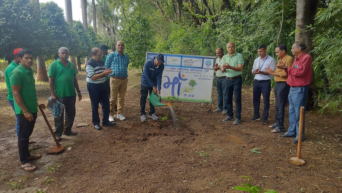csir_ncl's tweet image. CSIR–NCL joined the Swachhata Hi Seva (SHS) campaign with a Tree Plantation Drive. Our staff planted around 25 native saplings as part of the #Plant4Mother &amp;amp; #एकपेडमाँकेनाम campaign.
@CSIR_IND @AshishLele3467 
#CSIRNCL #SwachhataHiSeva2025 #sustainability #gogreen