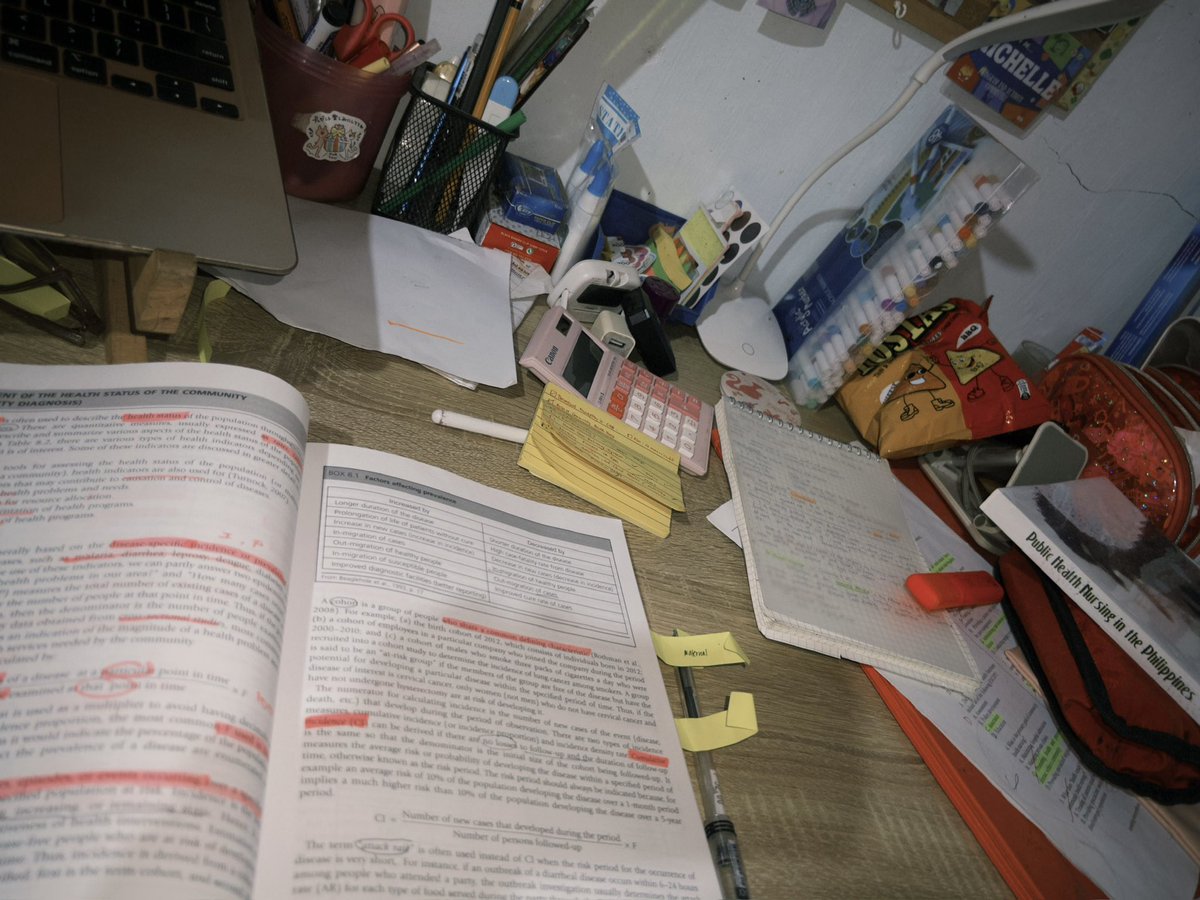 pov: the mess when i study :))
result: hoping for passing scores ☘️