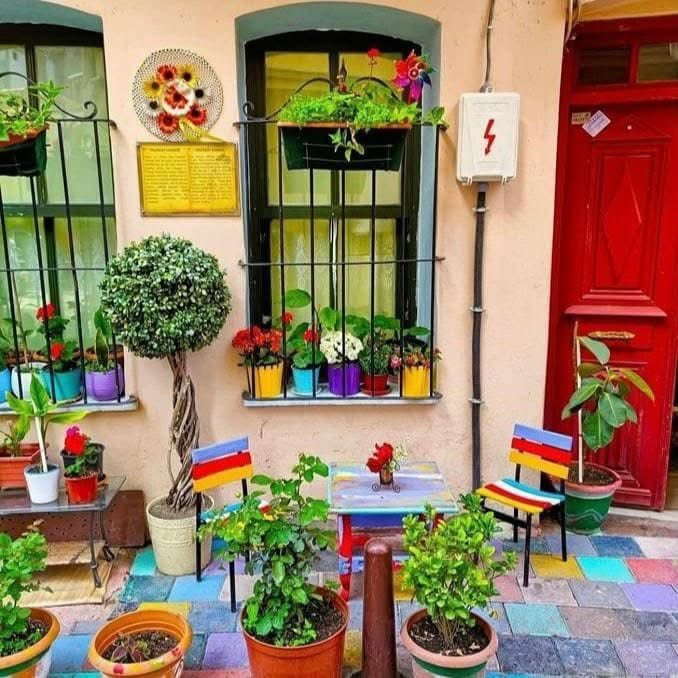 Rengine aldanmadığınız dünyanızın siyah beyaz samimiyeti olsun . Günaydın 🌻