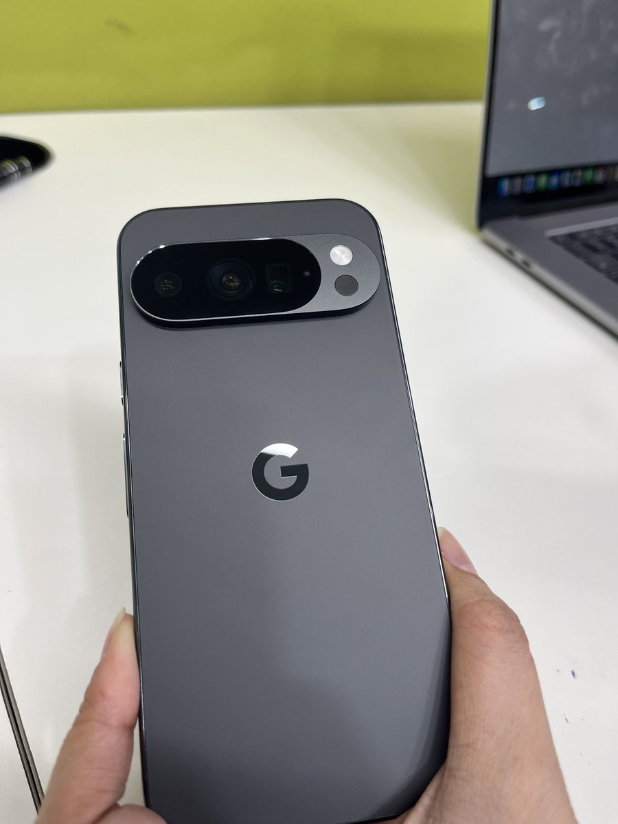 MeghaliNain's tweet photo. Perfect example of "make the logo bigger" but this time it worked @Google https://t.co/nyYNY1h6iP
