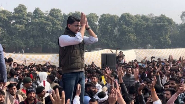 बधाई हो पायलट साहब ,
राजस्थान राजनीति के नए नेहरू ...

NSUI हारी? ज़िम्मेदार - सचिन पायलट

नरेश मीणा को टिकट नहीं मिला? सचिन पायलट की वजह से 
राजस्थान में बाढ़ आ गई? ज़िम्मेदार - पायलट 

SI भर्ती पेपर लीक? ज़िम्मेदार - पायलट 

मतलब हर बात की जिम्मेदारी पायलट  पर ही डाल दो...