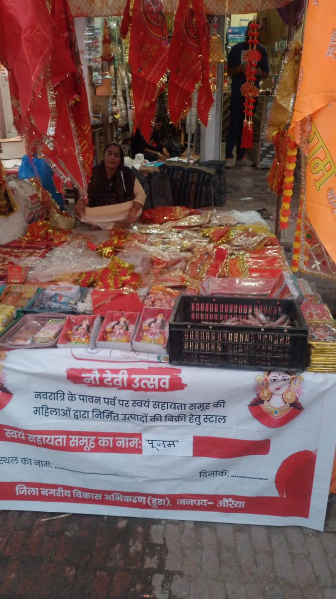 NULMAURAIYA's tweet photo. #डेएनयूलम योजना के अंतर्गत तहसील औरैया के गेट पर  पूनम स्वयं सहायता समूह द्वारा पूजन सामग्री का स्टॉल लगाया गया।
#daynulmauraiya 
#daynulmup
#LokKalyanMelaUP #lokkalyanmela2025 #PMSwanidi #EmpoweringCitizens #DigitalIndia #EmpoweringLivelihood #StreetVendor #UPSUDA #UttarPradesh https://t.co/aC9lEoOjtH
