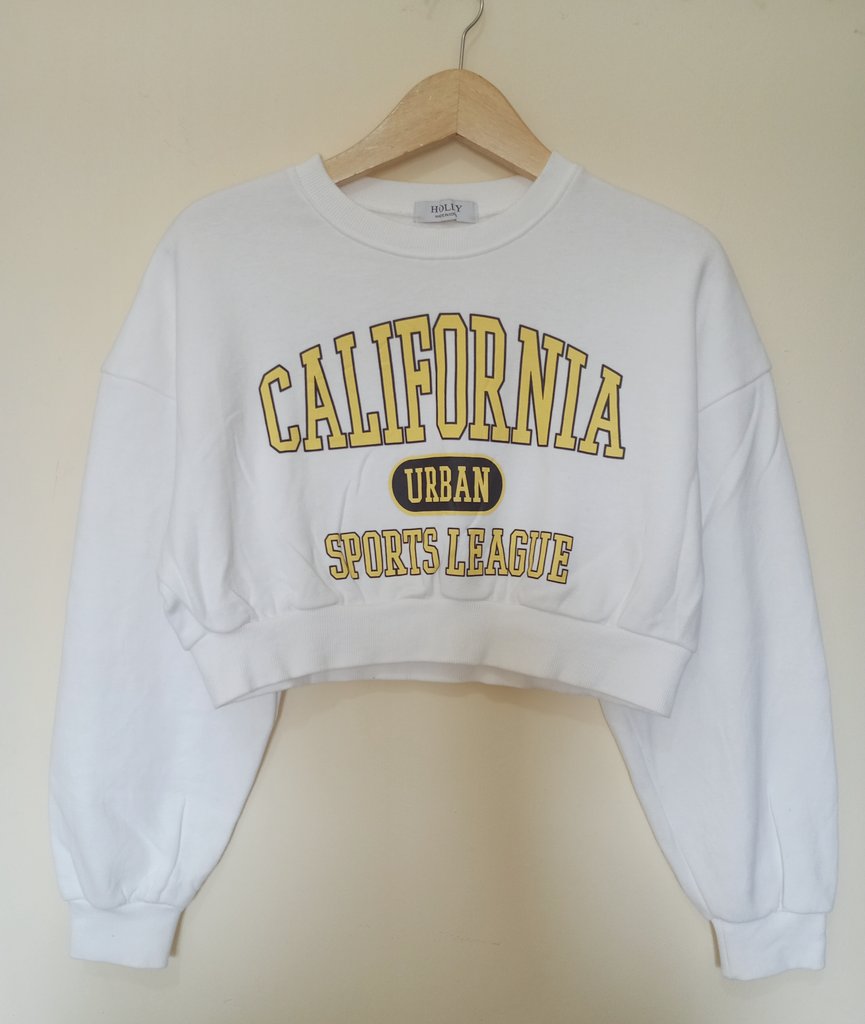 _sukaawan's tweet photo. @pppkepoamay sweater crop nih kak bahan fleece lembut ld -/+ 105 cm pj -/+ 40 cm good condi &amp; no minus harga 40k bisa via oren https://t.co/CWb5aVSY95