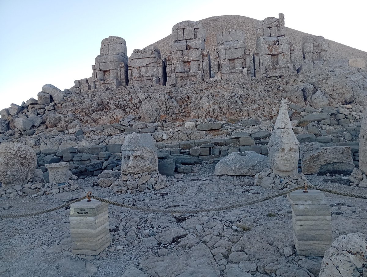 blueandvalse's tweet photo. Antik çağın en güzel mirası ile Adıyaman/Perre/Nemrut Dağı. 🌿💜 https://t.co/iQNCdamk2X