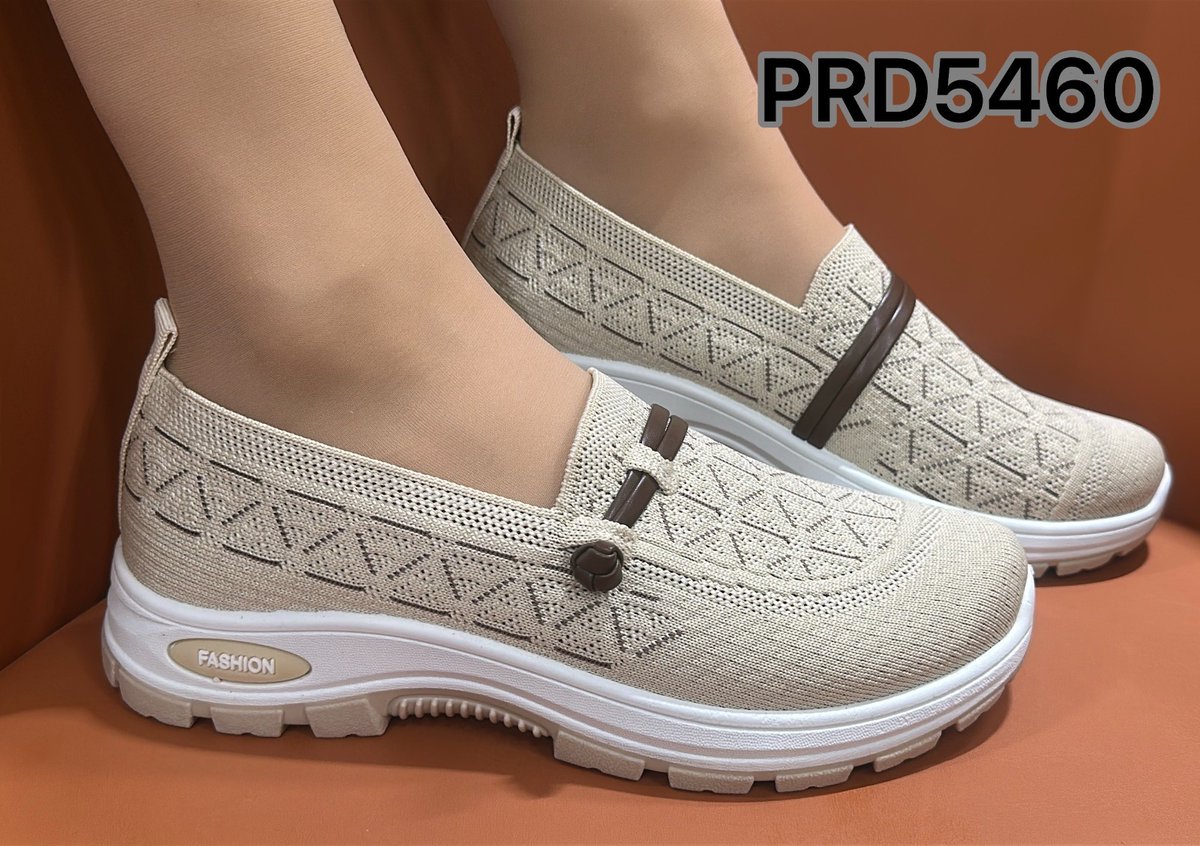 DiliSouria's tweet photo. Les tenis qui donnent toute la flexibilité du monde 🥹 à seulement 7.000f la qualité n'est pas à discuter s'ils vous plaît 😍 https://t.co/e9TCiwrOqG