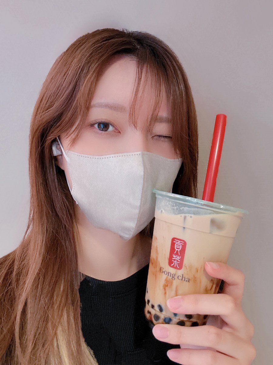 本日は朝から健康診断でした
夜9時から絶食で限界ペコペコだったので、終わってからがっつりカロリー摂取🍜🧋💕

血圧測ったら低すぎてびっくりしちゃった
心肺と下半身鍛えて血圧上げてこう😤💦

#昼ごはん #ラーメン #ゴンチャ