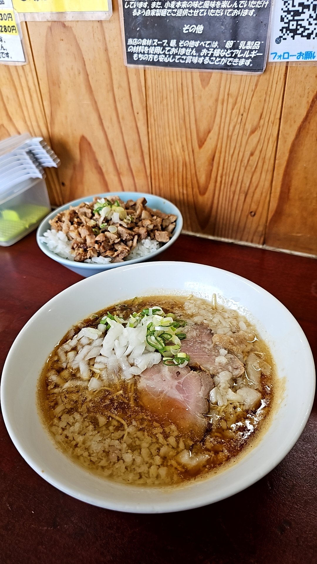 ラーメン丼 赤鬼ラーメン 倉敷市阿知 @akaoni.ra_men 醤油ラーメン 背脂