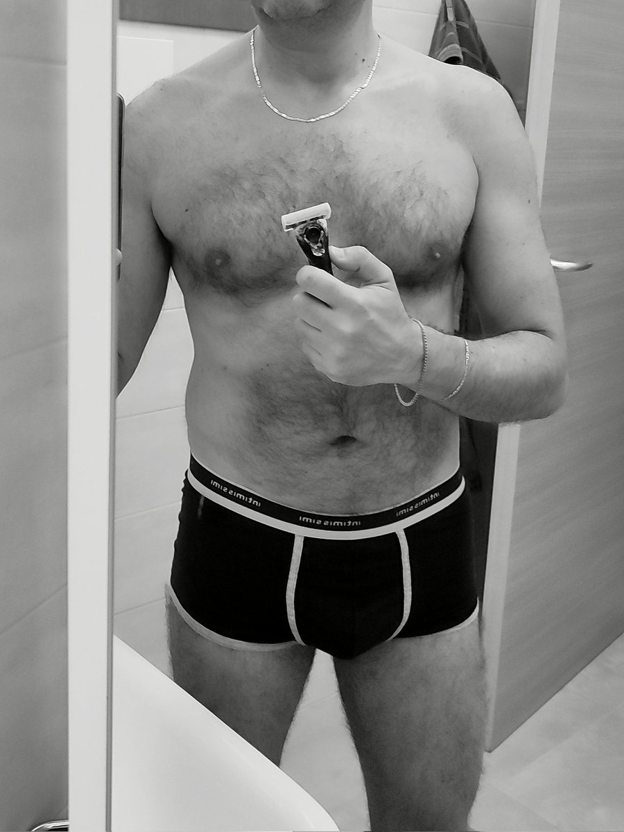 Buongiorno, #mcm per sottolineare quanto sia noioso doversi radere ogni giorno #monochromemonday