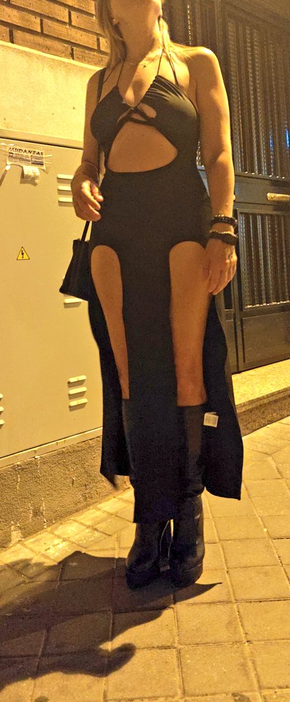 Feliz semana y yo pensando lo bien que me lo pasé el finde con mi outfit en el club que más me gusta de Madrid!!!

😈😈😈😈