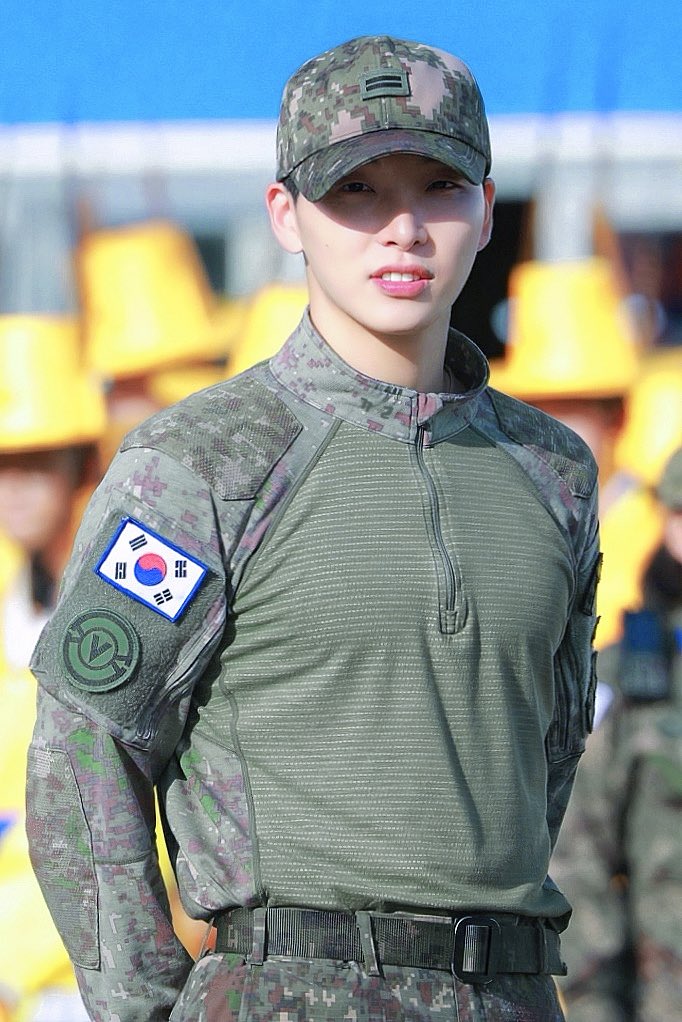 𖤐 ˚ ₊ ‧ ✮ 🪖 ⁺˚⋆｡ ° ✩

:¨·.·¨: 
 `·..#서호 #SEOHO