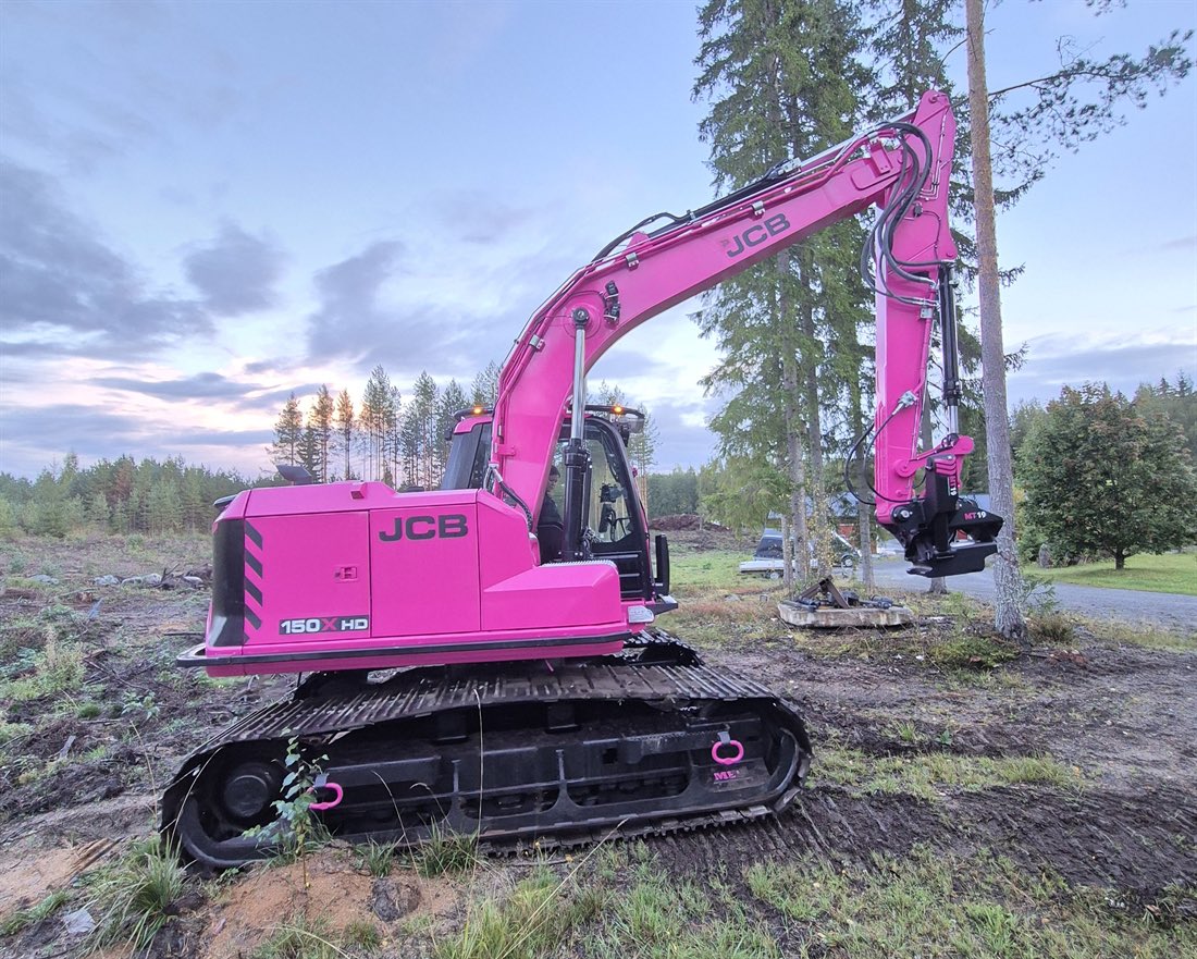 DiggerManBlog's tweet image. Pink Excavator Stands Out in the Forest
earthmoversmagazine.co.uk/digger-man/vie…
#diggermanblog #earthmovers #excavator #finland #forestry #femaleoperator #jcb #xseries