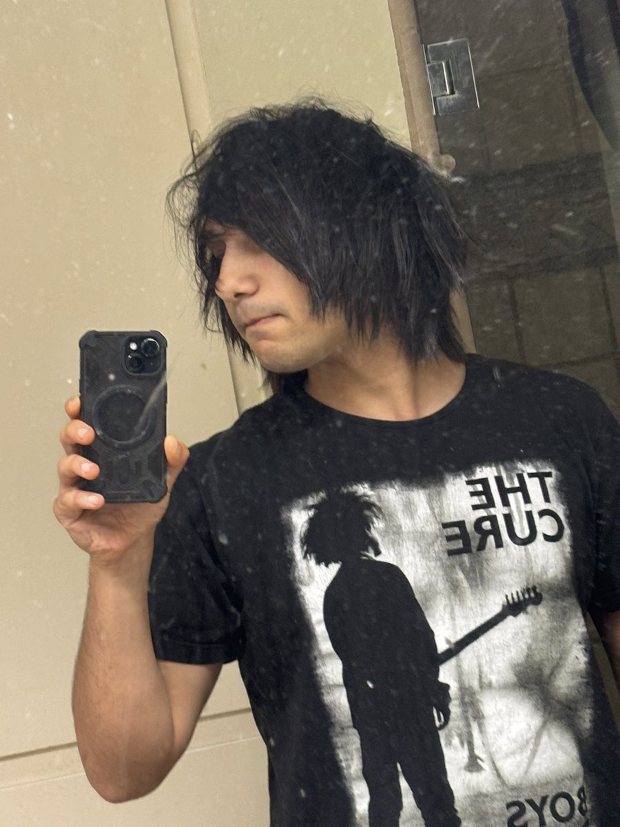 AngelMetal_'s tweet photo. Need to fix my bangs and layers.. time to whip out the good ol shaving razor https://t.co/DOuk0aiNb1