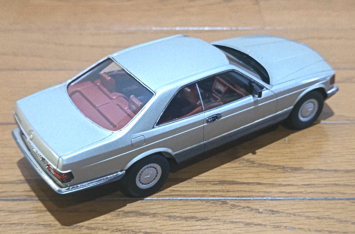 kendeen_1990's tweet photo. タミヤのベンツ500SEC、正式に完成したので改めて貼っておきます。😄

 ついでに5年前に作った当時品と並べてみました。😄

#タミヤ
#メルセデス・ベンツ
#500SEC
#プラモデル https://t.co/8O1PhQ8NBo