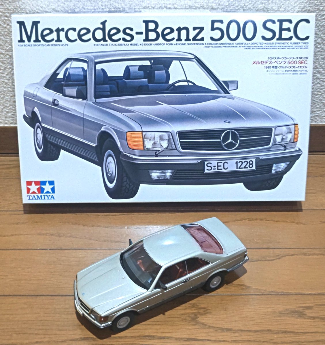 kendeen_1990's tweet photo. タミヤのベンツ500SEC、正式に完成したので改めて貼っておきます。😄

 ついでに5年前に作った当時品と並べてみました。😄

#タミヤ
#メルセデス・ベンツ
#500SEC
#プラモデル https://t.co/8O1PhQ8NBo
