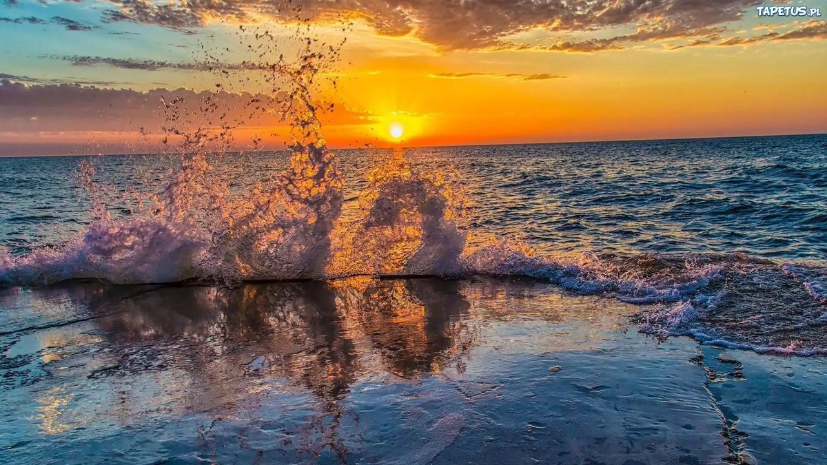 andzoj2's tweet image. Budzimy się oczekiwaniem nowego dnia gdy słońce wstanie Co też dziś w darze przyniesie czy ciepło nam do serca wniesie Rozjaśni dzień tańcem wietrzyka Że słonko pięknie świeci od rana by buźka była roześmiana Bo gdy uśmiechem witamy dzień na sercu raźniej robi  się Dzień dobry