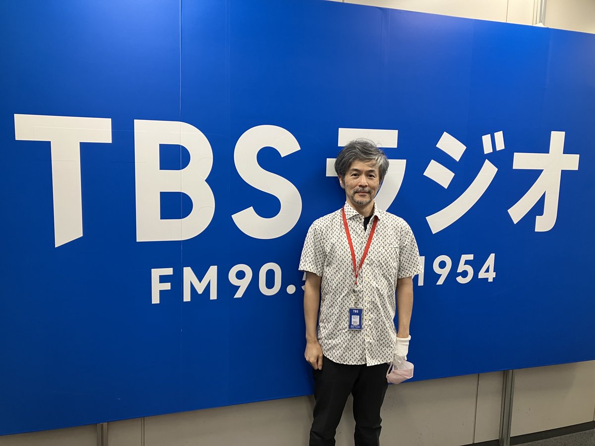 山口こうせいが口に咥えたペン 山口こうせいが口に咥えたペン 山口こうせいが口に咥えたペン