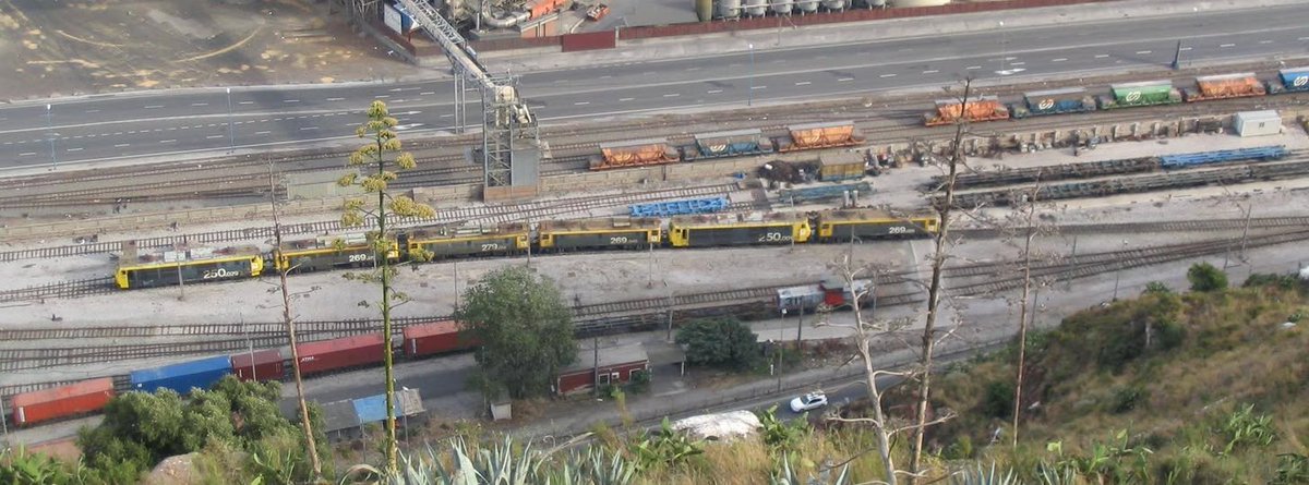 Tal día como hoy, de 2016.
Paseando por Montjuïc y observando la estación del Morrot desde las alturas.-
