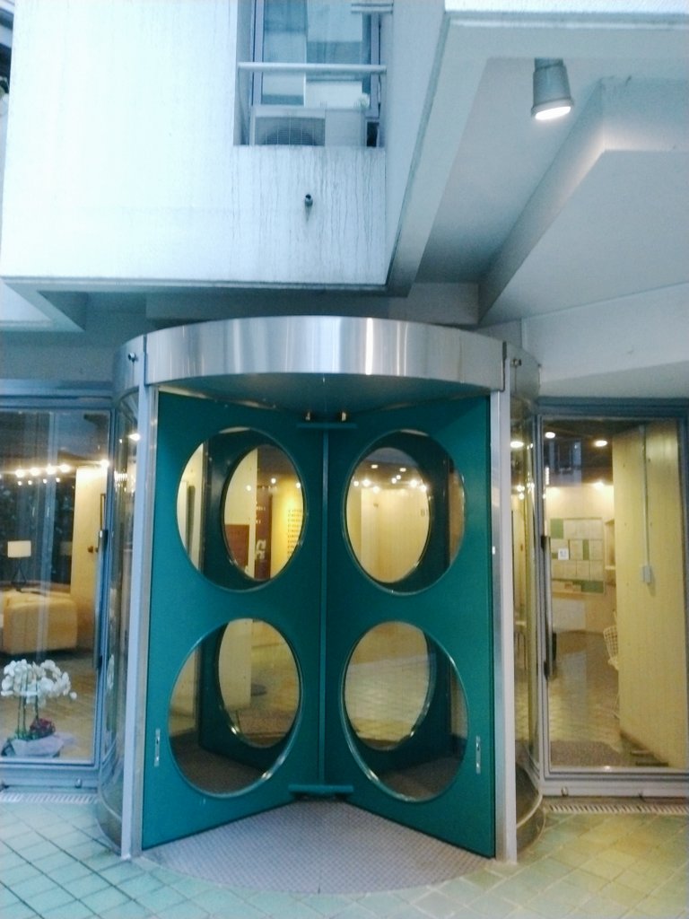 涼しくなって外出が楽になった。生きるのも楽になるかな。