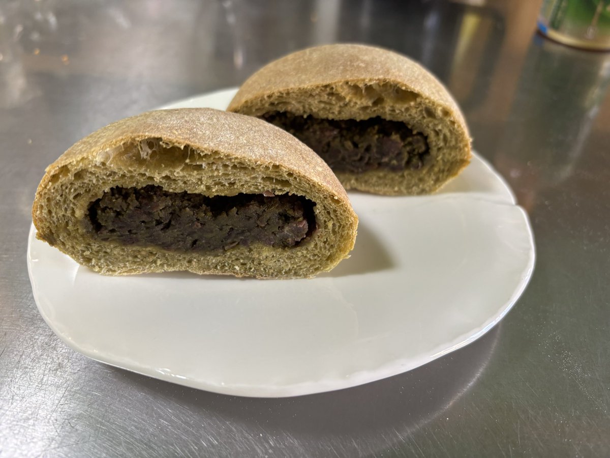 パン作り１５年、ライ麦酵母パン、ベーグル、シフォンケーキ他！あなたは、どう生きる？どう生きたい？をモットーに新作パンの紹介です。
ずっと頭の片隅あった、あんぱん！○○入りになりました。後味、スッキリ香りもあって、美味しい、餡子が苦手な私でも一個ペロリ！これは、売れ過ぎて大変だゾ！