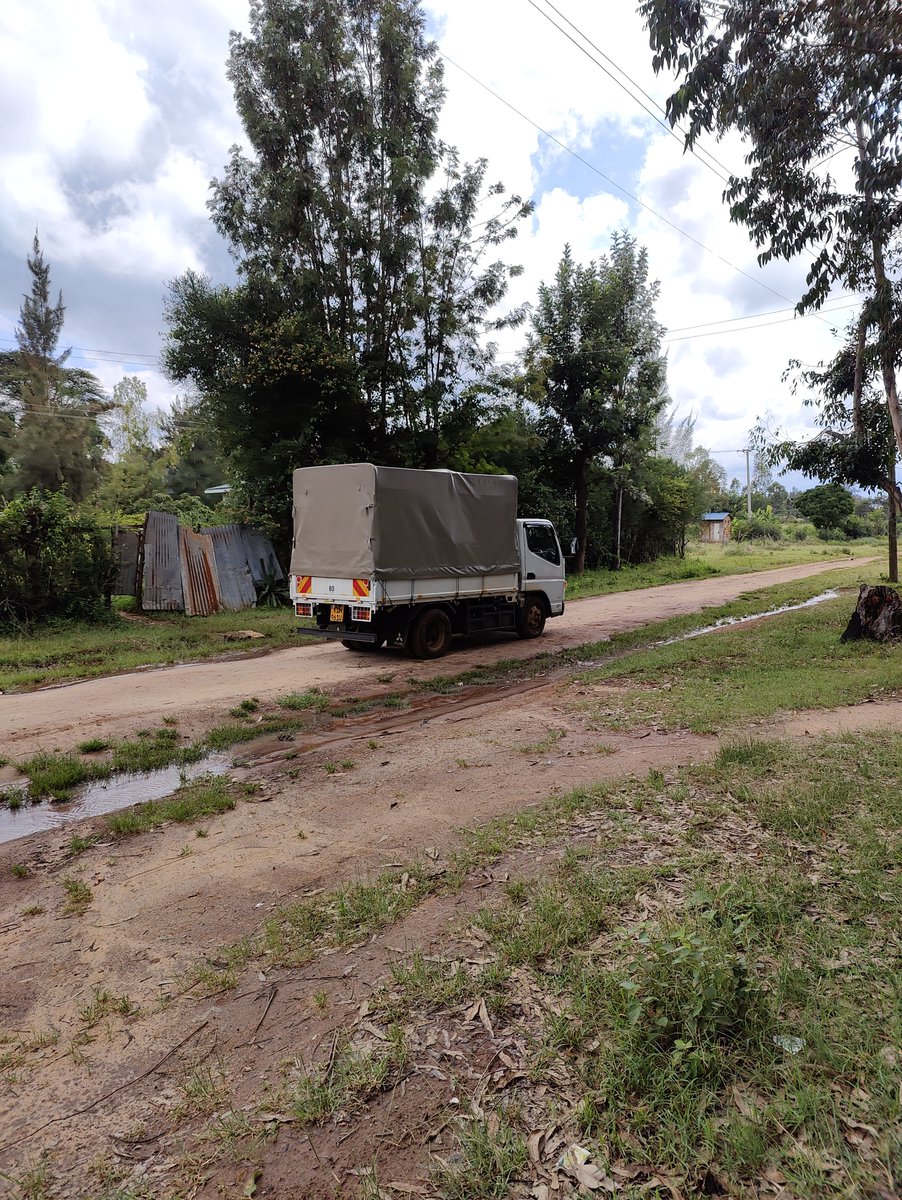 We also offer out of town transport services, DM us or call us via the number on our bio with your needs and we'll give you a rough quote. Great week ahead!