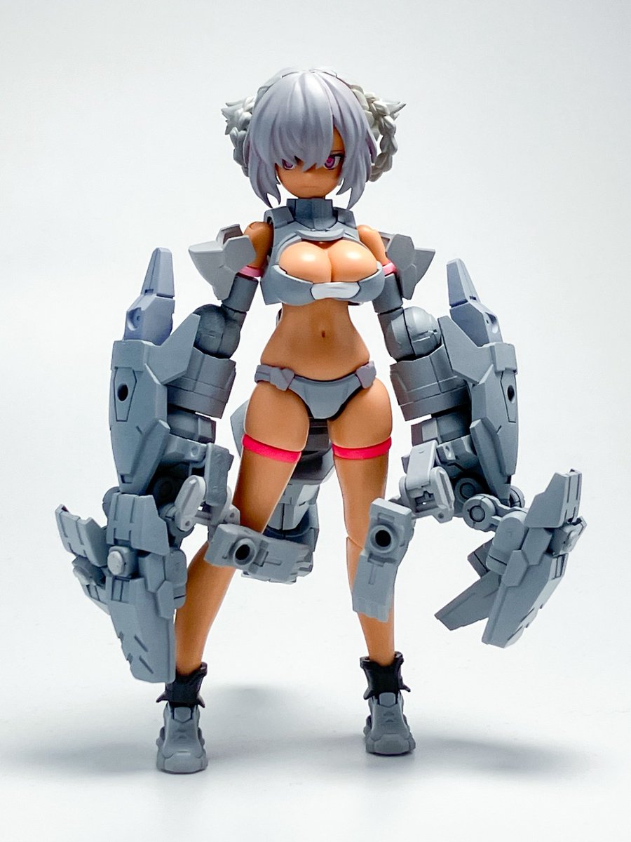 とりあえず基本はこれにするとして、フードも塗るだけ塗っておこ