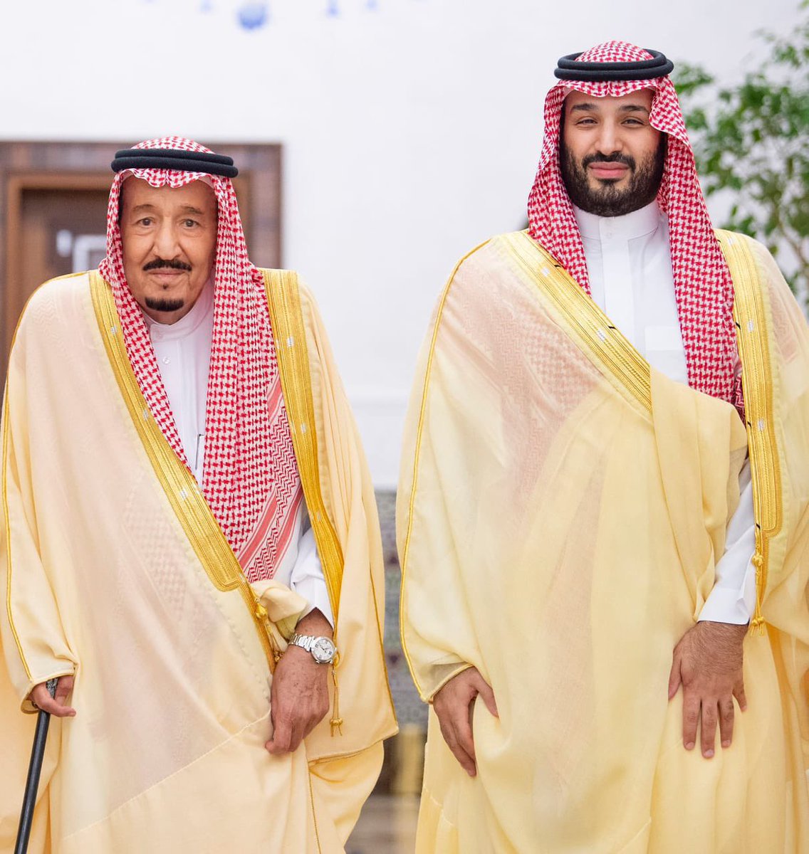 بمناسبة #اليوم_الوطني_السعودي_95 طرا على البال بيتين للشاعر محمد بن خربوش العضياني <a href="/abonaifmk/">‏محمد بن خربوش</a> يقول فيها :
..
ترى آل سعود عن كل حكام الدول غير
ولا ياكثر مايكتب التاريخ عنهم
..
على عدوانهم شر ولـ صدقانهم خير
ابو شرين منهم وابو خيرين منهم 
..
#عزنا_بطبعنا