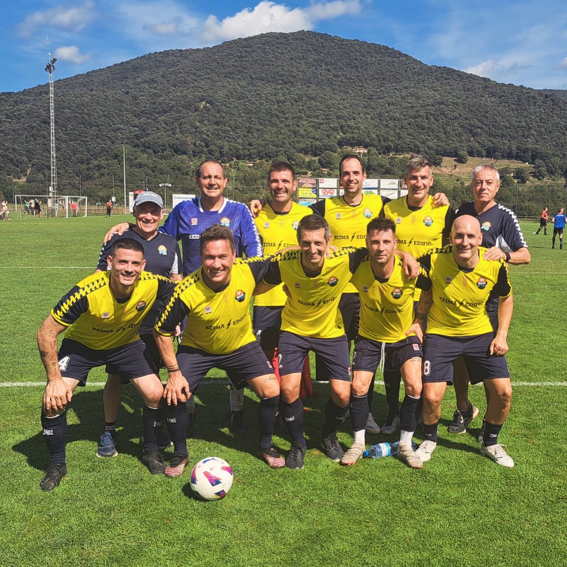 cefboscdetosca's tweet image. 🤟🏻 VETERANS

💛 Estrena de la temporada a la Supercopa Veterana disputada a la Canya aquest dissabte

🔝 3 victòries, 2 empats i cap gol encaixat. Aquest proper cap de setmana, inici de la lliga

#BDT1978 #SomhiGrocs