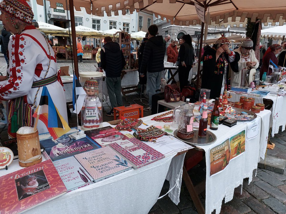 freenationsrf's tweet photo. In the center of Tallinn🇪🇪 last weekend was  fair where  were presented #Chuvashia, #Karelia, #Udmurtia, #Ingria, Mari El, #Komi etc —and nothing common & like imperialist #Moscovia-#Russia🎯
So #Tallinn is a great example - (already soon) #CaptiveNations still enslaved by imperialist #Moscow will be represented there not only through culture, songs, and national cuisine, but also politically, by opening Embassies of their newly independent states in #Estonia🤝

#MakeMoscoviaSmallAgain ✌️
#PostRussia
#MoscoviaDelendaEst🔥
