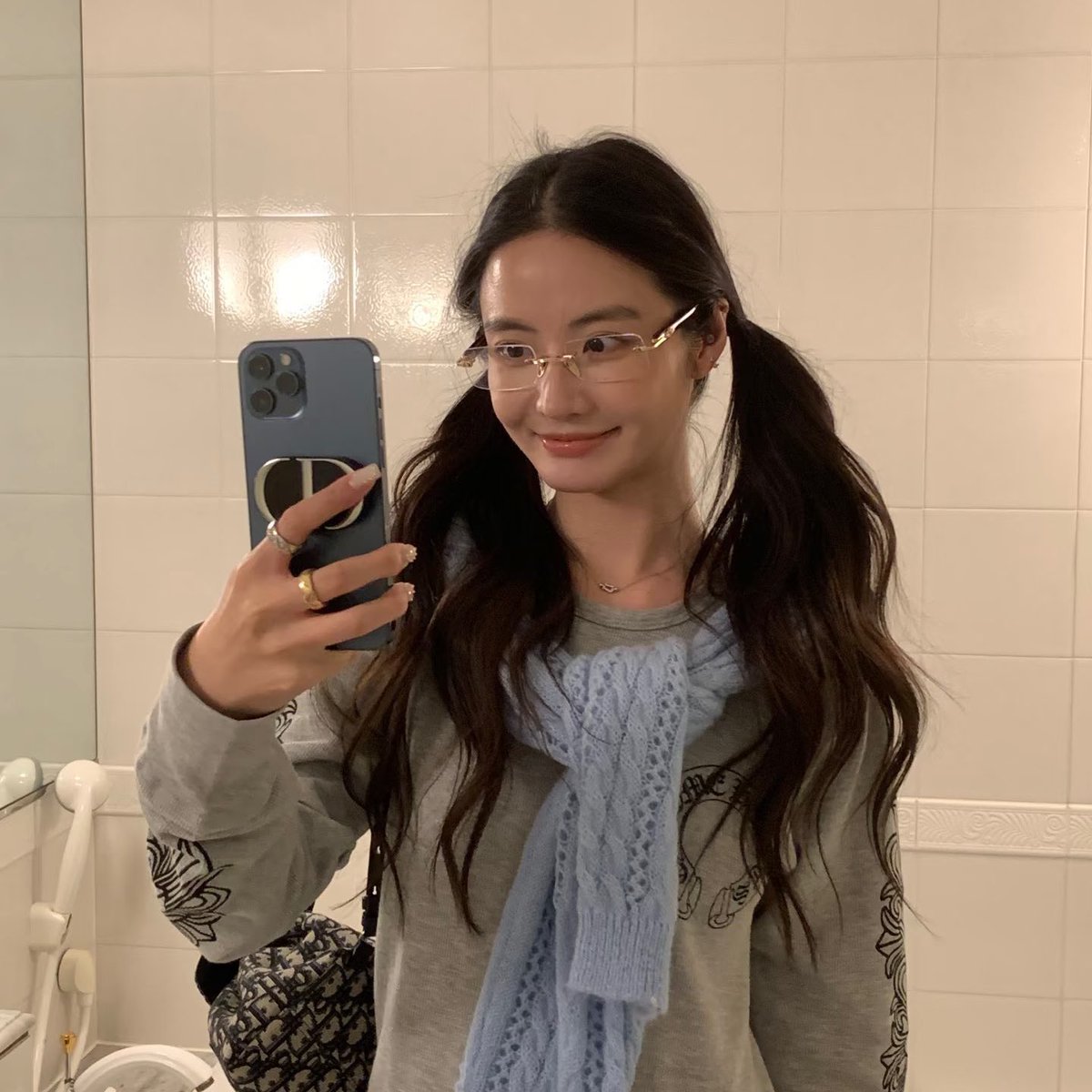 moddustore's tweet image. Preorder 
Dior Beauty〰️ Phone Holder Mirror 📲🪞
** มาพร้อมกล่อง **

ที่จับมือถือโลโก้ Dior
พับได้ตั้งได้ 
เปิดออกมาเป็นกระจก
 
✖️ลดเหลือ 290- ✖️ 

🙏🏻จ่ายตอนของมา งดเท 💫รอ 45 วัน 
📝กรอกฟอร์มจองได้เลยdocs.google.com/forms/d/e/1FAI…