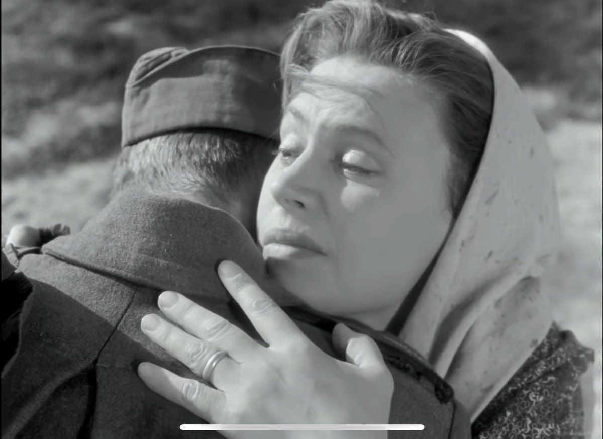 Sr_Suzaki's tweet image. Os japoneses encontraram o filme em que a Makima chora no arco Reze.

É um filme soviético chamado &quot;Ballad of a Soldier&quot; de 1959. O filme é sobre  um jovem soldado russo que recebe alguns dias de licença e ele decide voltar para casa para ver a mãe. 
#chainsawman