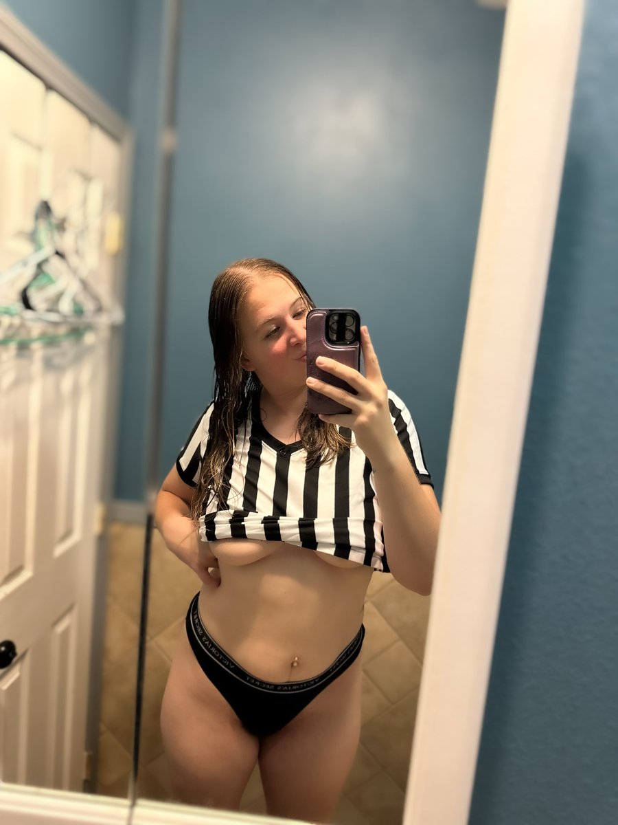 Beautif32151434's tweet photo. Next game is on Thursday. Where are my Seahawks fans at? 😋😋
#cardinalsfan #football #picsforpoints #milf https://t.co/zMNj2k389M