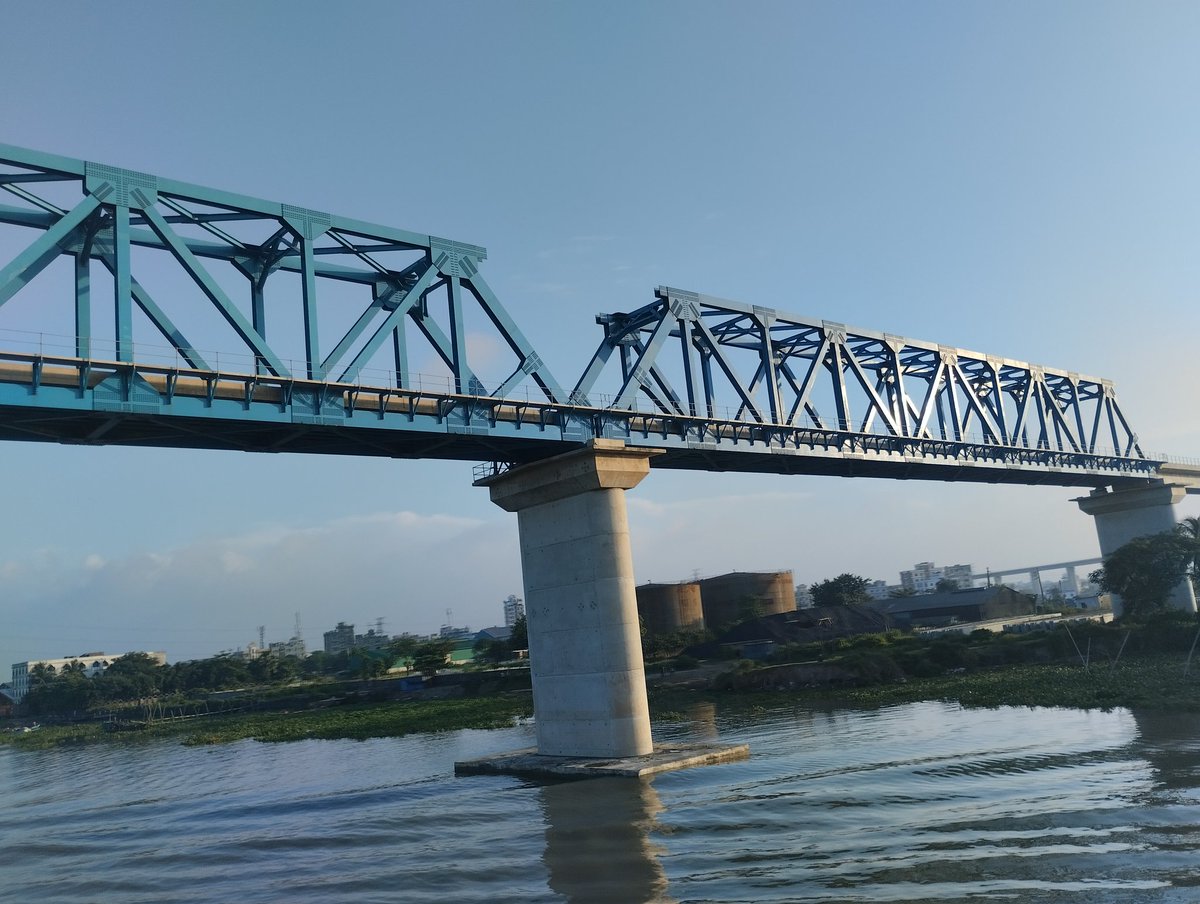 Mrskhus's tweet photo. In life, যেটাই করো না কেন
তুমি ফিরতে পারবে।
Mistakes? Failures?
Broken hearts? 

কিন্তু যা করা হলো না; 
the things you don’t do—
ওইখানেই আর ফেরার পথ নেই।

Regret never comes from what you did, 
বরং from what you left undone… 
So go out there, and do the things undone. https://t.co/8PfvibiQn6