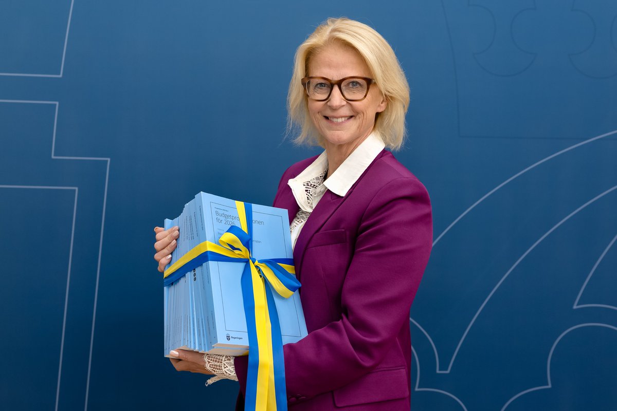 Regeringen presenterar en budget med fokus på att stötta hårt arbetande människor i Sverige. Det görs genom tre reformområden:
1. Mer pengar i plånboken.
2. Stärka arbetslinjen och bryta utanförskapet.
3. Investeringar i välfärd och trygghet.
<a href="/ElisabethSvan/">Elisabeth Svantesson</a> #statensbudget