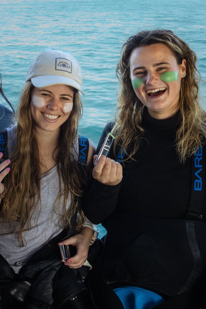 iLab101's tweet image. Sun, sea &amp;amp; SPF fun!✨ Protect your skin while keeping it playful — iLab Sunscreen Sticks = reef-safe, sweat-proof, adventure-ready. 🌊☀️

Who said sun care can’t be colorful? 💙💚💛 #iLabSkin #OutdoorBeauty #iLab