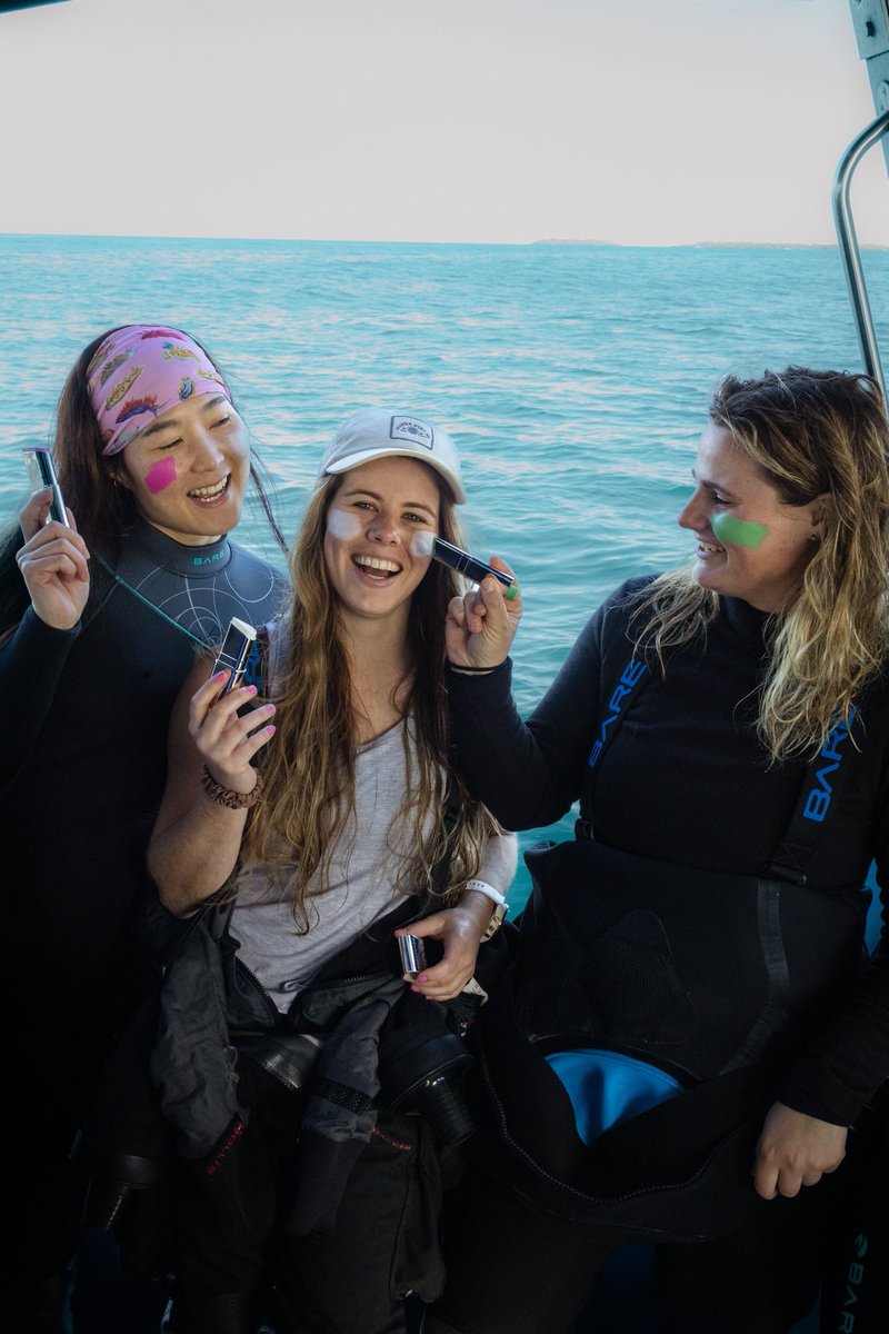 iLab101's tweet image. Sun, sea &amp;amp; SPF fun!✨ Protect your skin while keeping it playful — iLab Sunscreen Sticks = reef-safe, sweat-proof, adventure-ready. 🌊☀️

Who said sun care can’t be colorful? 💙💚💛 #iLabSkin #OutdoorBeauty #iLab