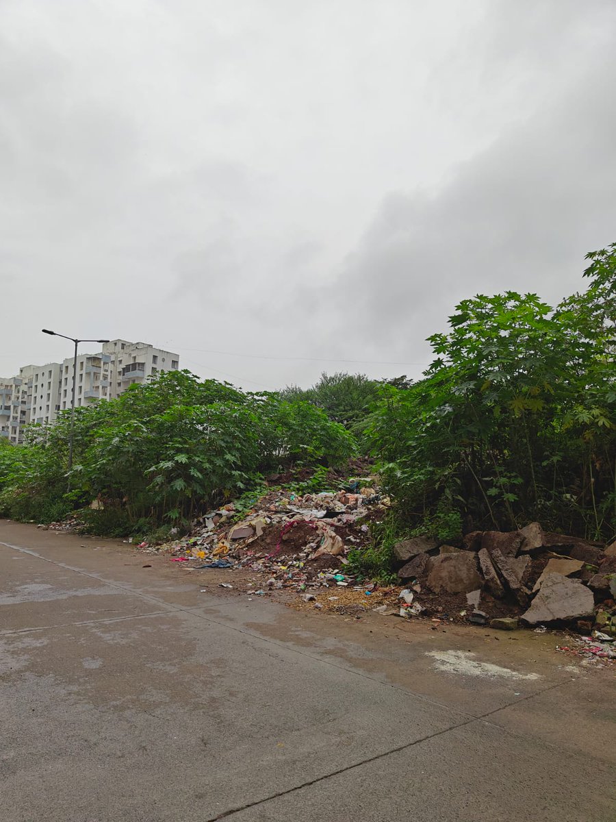 him_paliwal's tweet photo. Wadgaon Sheri residents are struggling daily!
Every morning, garbage is dumped openly, roads are unwalkable, and the smell is unbearable.
Despite taxes being paid.
Please act NOW!
@PMCPune @PMCMCO @pmccarepune  @Dev_Fadnavis @DivComPune @PuneCollector https://t.co/TDH5owaw3V