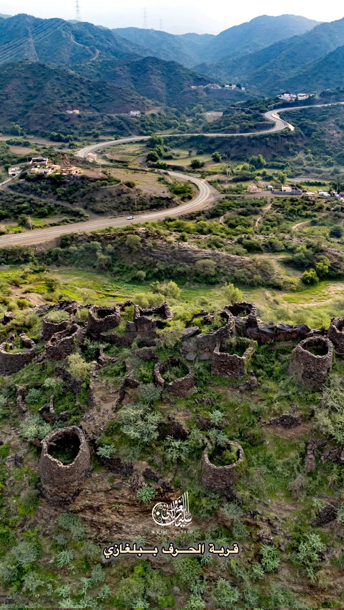 #الآثار_التاريخية: دليل على حضارة الأمة وأصالتها:
يعتبر جبل الحرف في #محافظة_العيدابي بـ #بلغـــــــــــــــازي من بقايا الماضي ومعالم الحضارات التي تشمل المباني وتشكل جسراً لفهم حياة الشعوب السابقة وتطورها. لها أهمية ثقافية كبرى مما يعزز الاعتزاز بالتراث الثقافي والهوية الوطنية