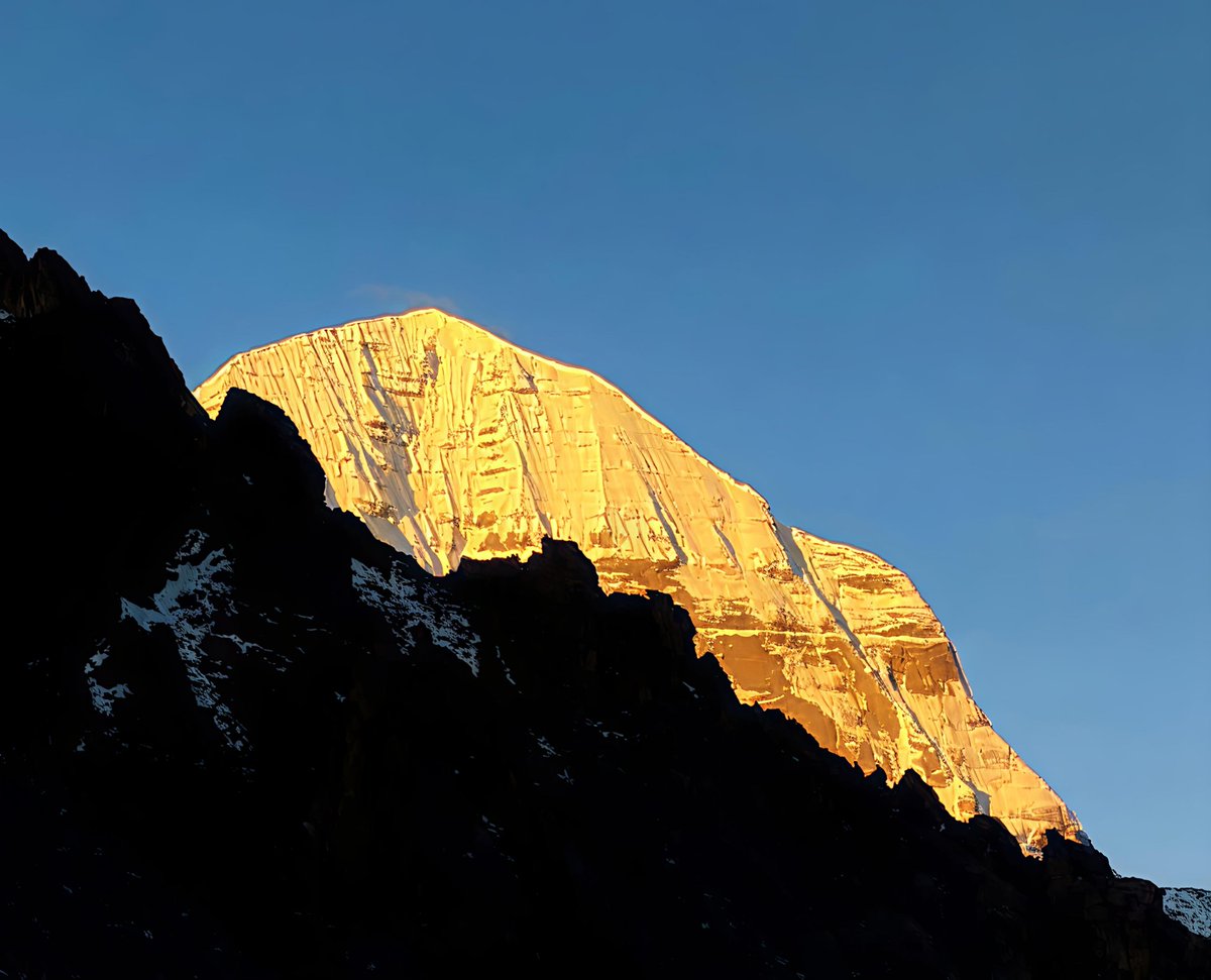 शिव कैलाशों के वासी, धौलीधारों के राजा ...

हर हर महादेव 🔱