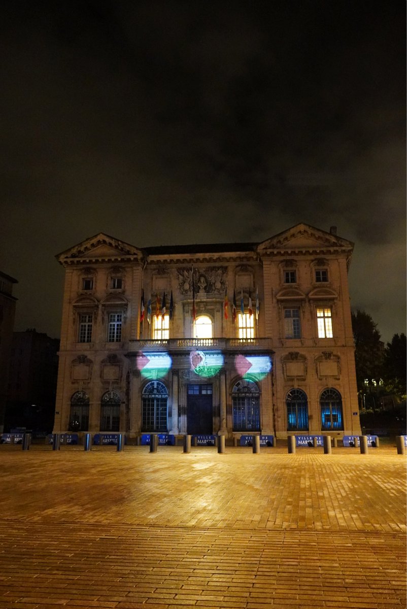 Marseille peut et doit agir contre le génocide à Gaza !

Par solidarité, en ce jour de reconnaissance de l’état de Palestine, les militants insoumis avec le collectif les Bazoukeuses ont projeté le 🇵🇸 sur l’Hôtel de Ville.
Il faut sanctionner et isoler le gouvernement israélien !
