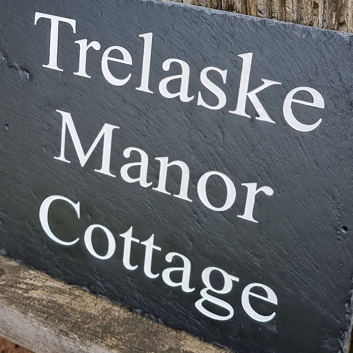 LeadDIYshop's tweet image. Large 50 x 38cm dark chiselled edge slate sign off to Cornwall

More unique gifts available on our website 
🌐Website shop and socials🌐
🔗🔗🔗
linktr.ee/LeadDIYshop

#SlateHouseSign #HouseSign #CustomHouseSign #PersonalisedHouseSign #HomeSign #leaddiyshop