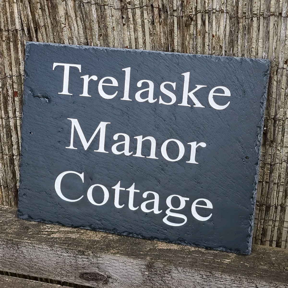 LeadDIYshop's tweet image. Large 50 x 38cm dark chiselled edge slate sign off to Cornwall

More unique gifts available on our website 
🌐Website shop and socials🌐
🔗🔗🔗
linktr.ee/LeadDIYshop

#SlateHouseSign #HouseSign #CustomHouseSign #PersonalisedHouseSign #HomeSign #leaddiyshop