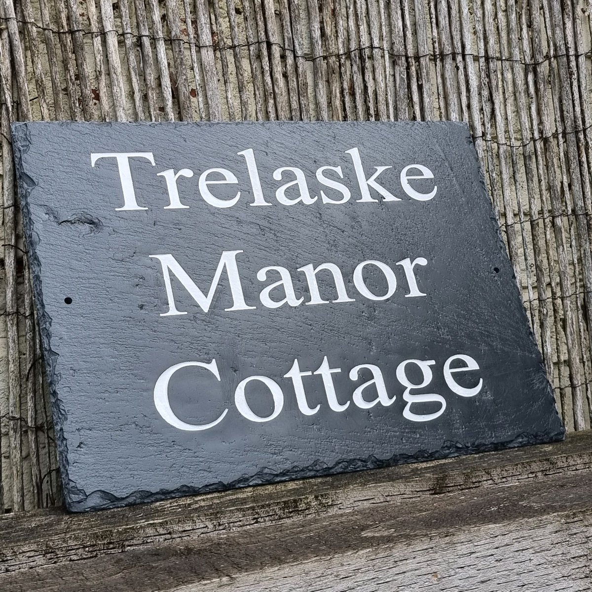 LeadDIYshop's tweet image. Large 50 x 38cm dark chiselled edge slate sign off to Cornwall

More unique gifts available on our website 
🌐Website shop and socials🌐
🔗🔗🔗
linktr.ee/LeadDIYshop

#SlateHouseSign #HouseSign #CustomHouseSign #PersonalisedHouseSign #HomeSign #leaddiyshop