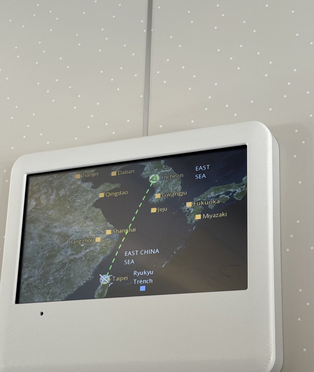 러피가 꾸민 밤티 사꾸 -.-
즐거웃던 상하이랑 대만이양~~~💕💕